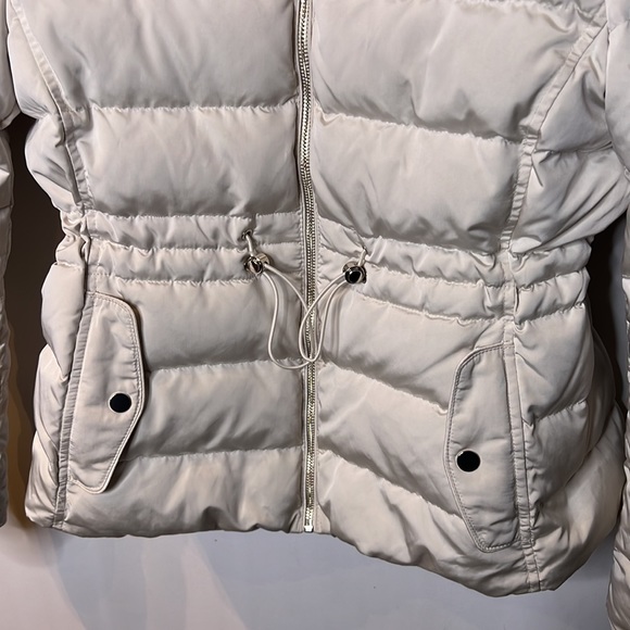 Zara downfilled puffer jacket L (fits more like a M) - Picture 2 of 10
